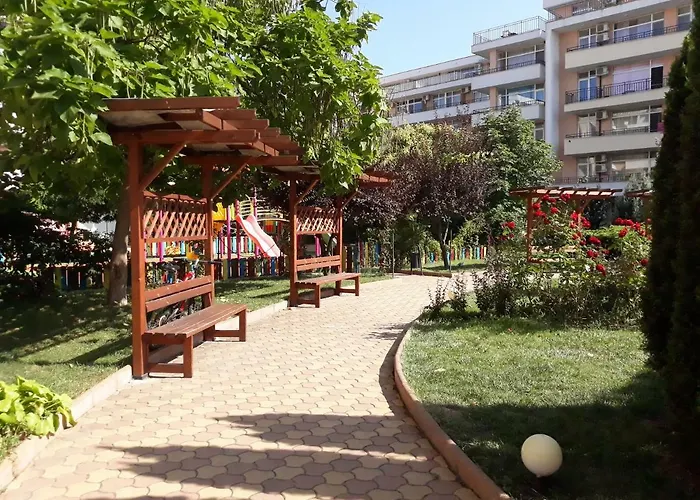 Grand Kamelia ساني بيتش